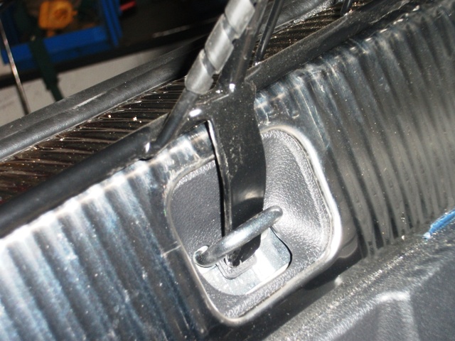 Audi Q3 BOTTOM FITTING.JPG