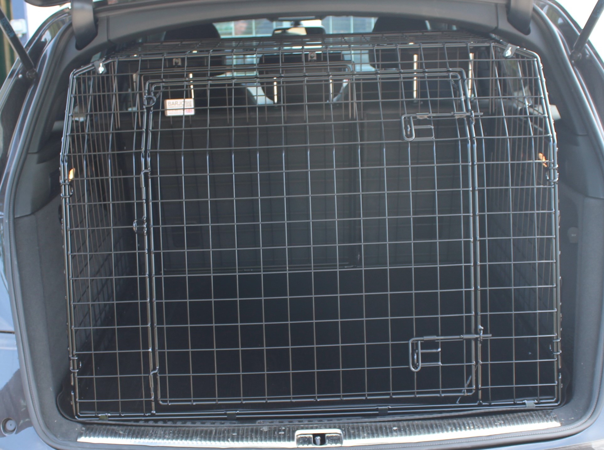 Audi Q5 2016 bespoke car cage.JPG