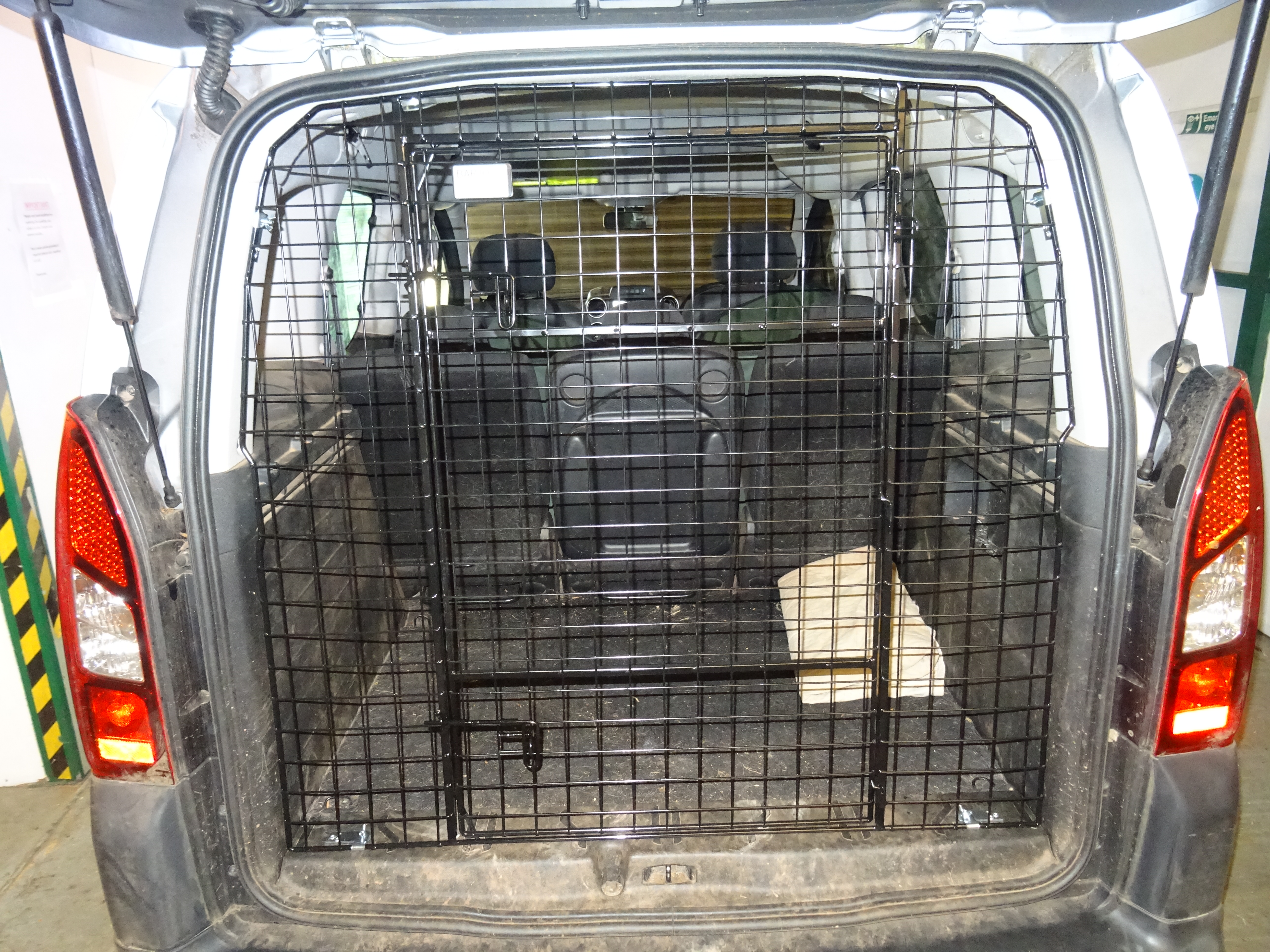 Tailgate Guard - Peugeot Partner Tepee (2008-2018) People Carrier