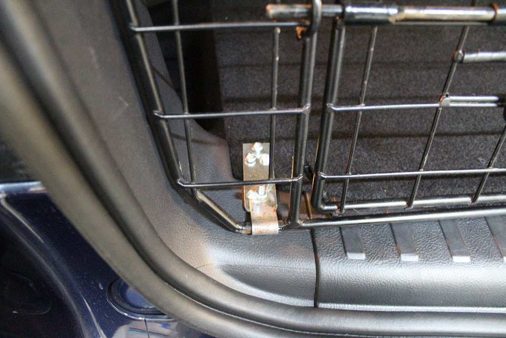 Freelander 2 bottom tg fitting.JPG