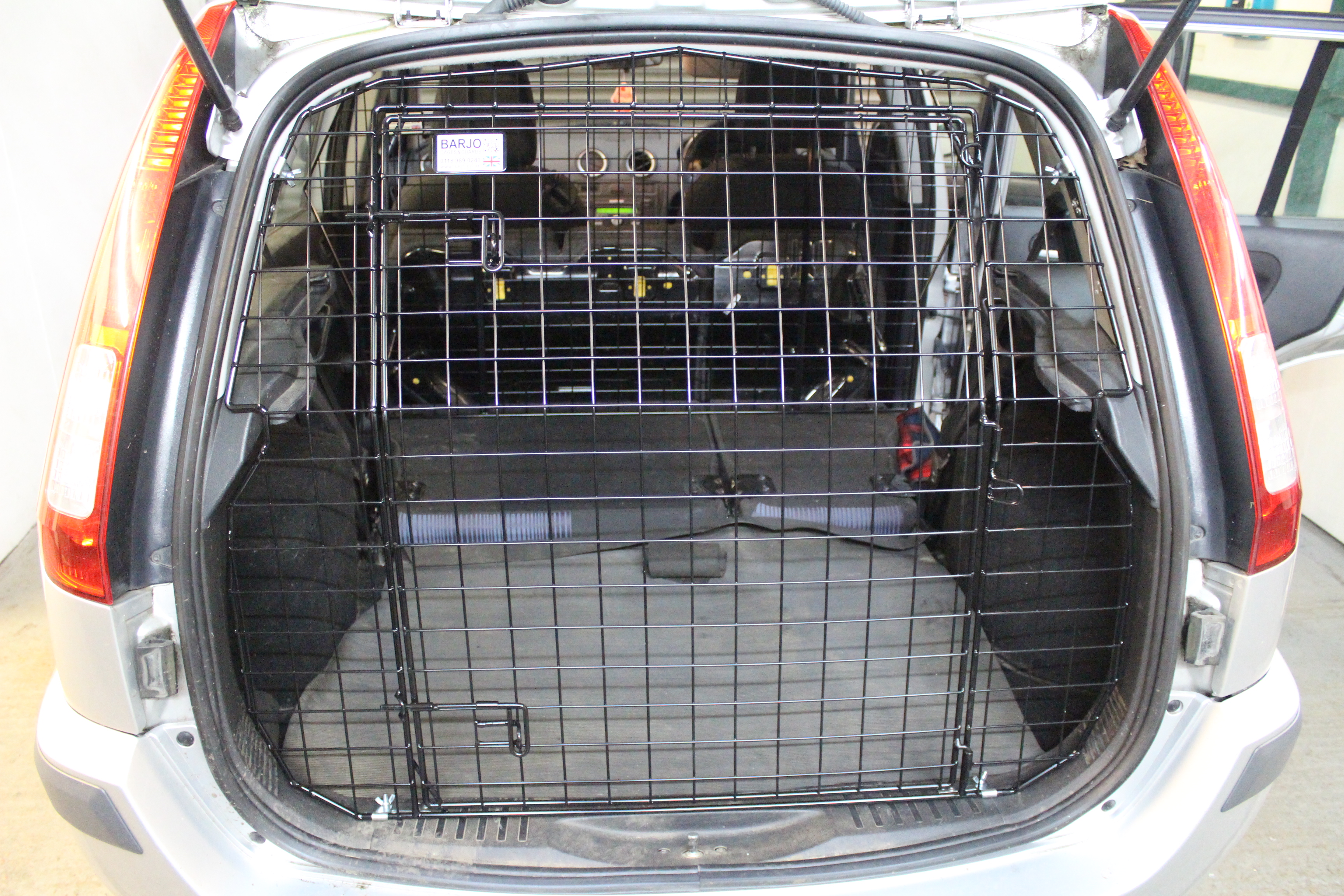 Tailgate Guard - Ford Fusion (2002-2006) Hatchback