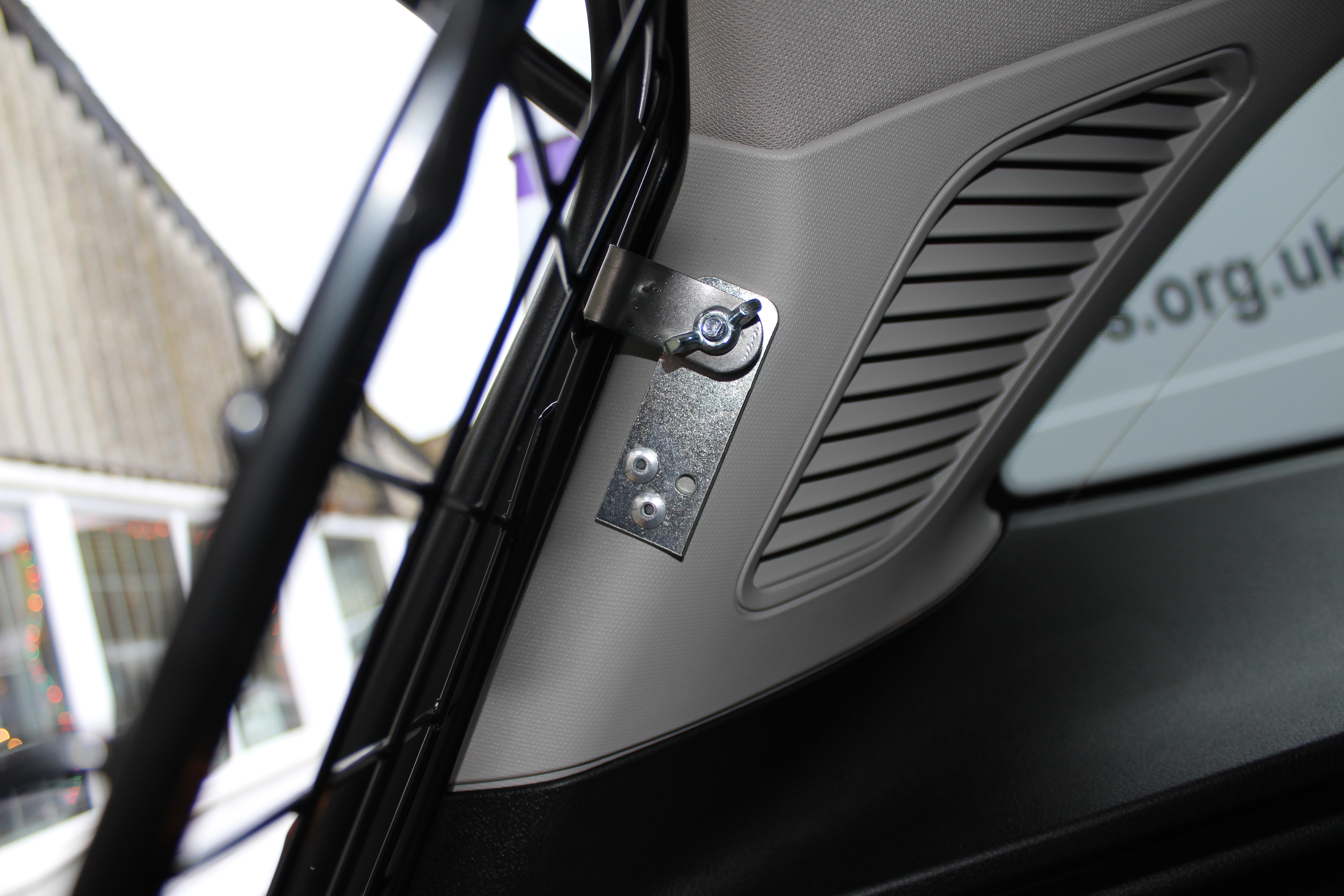 Mondeo 07-14 TG Top Fitting.JPG