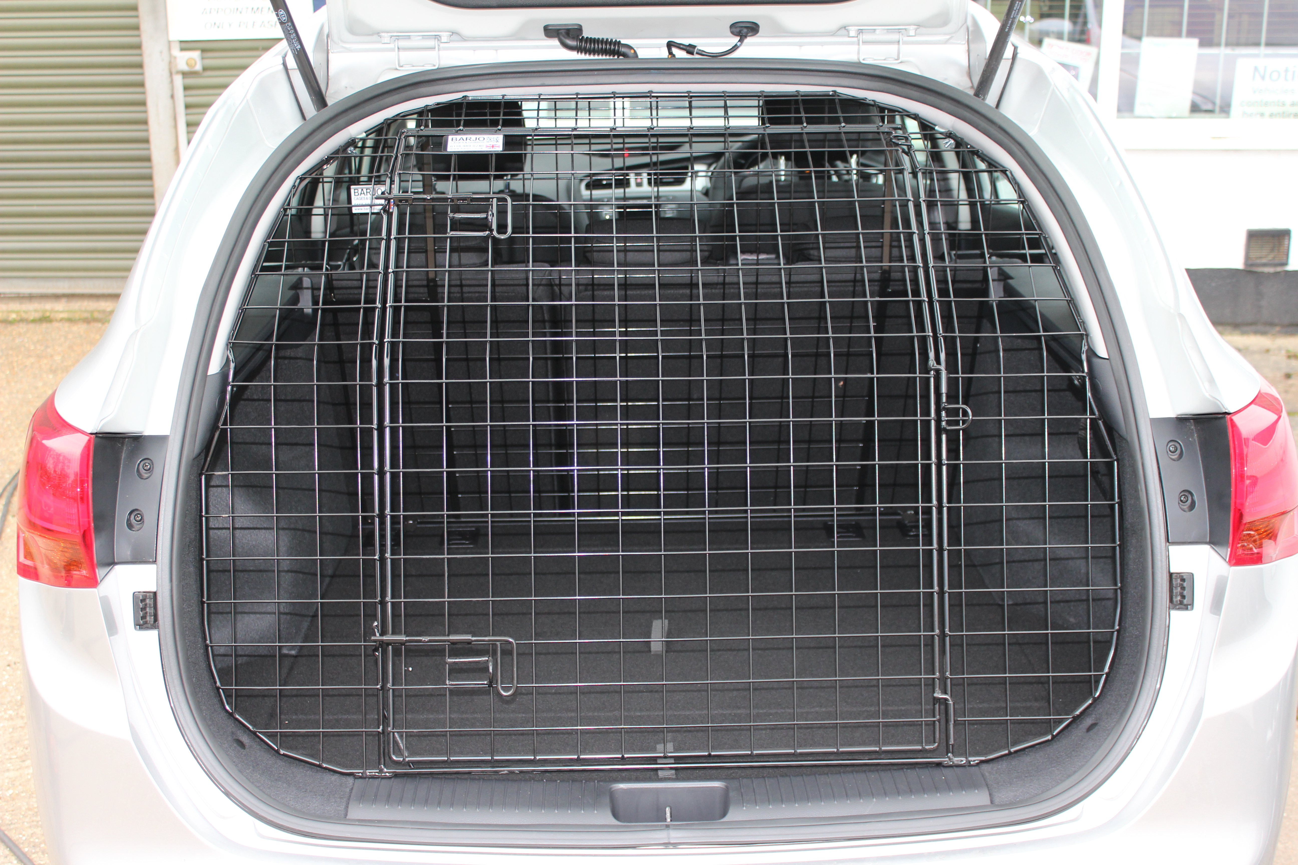 Tailgate Guard - Kia Sedona (2006-2012) 4×4