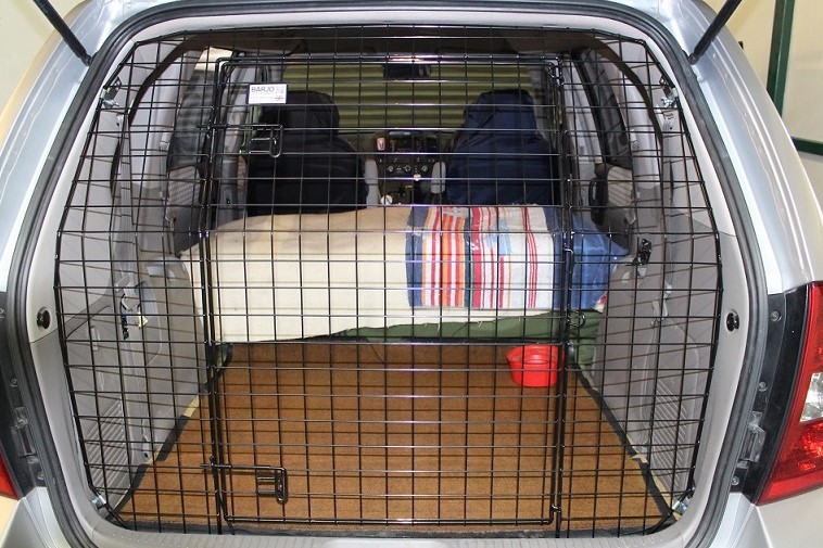 Tailgate Guard - Kia Sedona (1999-2006) 4×4