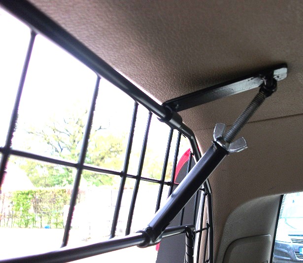Volvo V70200-2007 TAILGATE GUARD 2 top.JPG