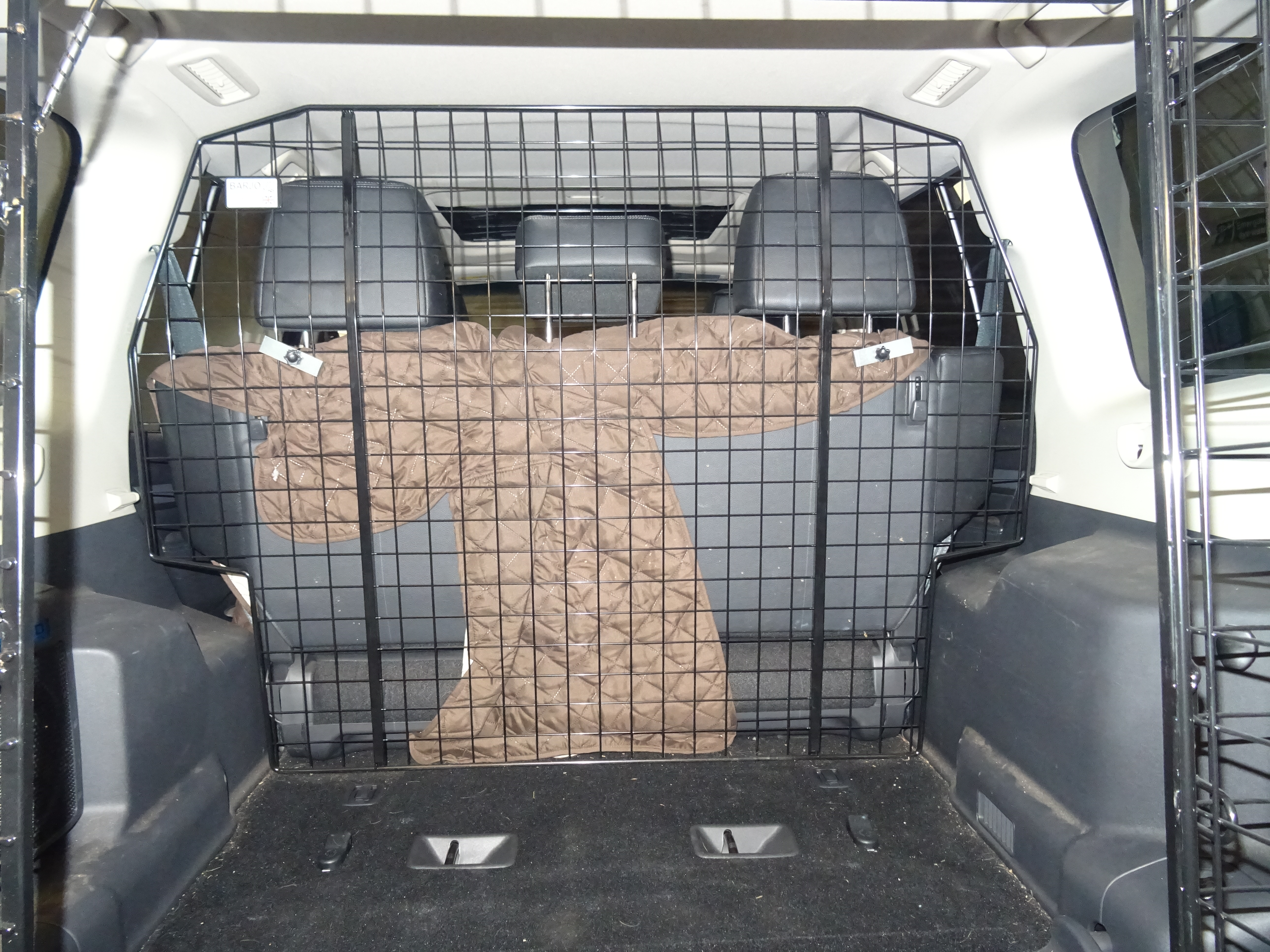 Dog Guard - Mitsubishi Shogun LWB (2007-2018) 
